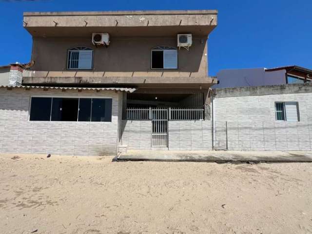 Frente Mar, 7 quartos, terraço e 3 vagas na praia de Cacupé - Á  venda em Florianópolis