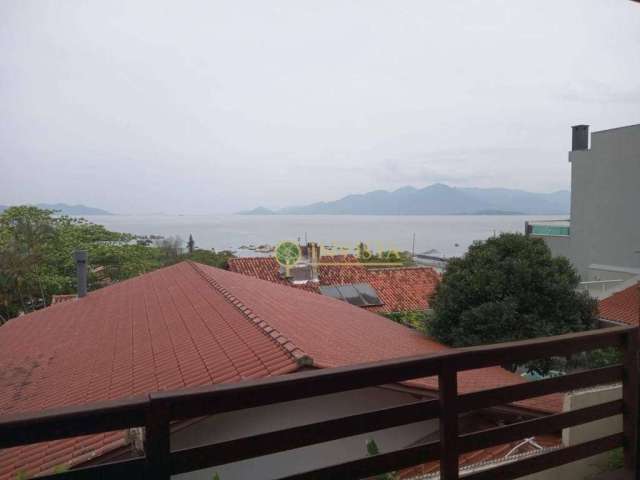 Casa com piscina, vista mar e 3 quartos à venda no bairro Itaguaçu.