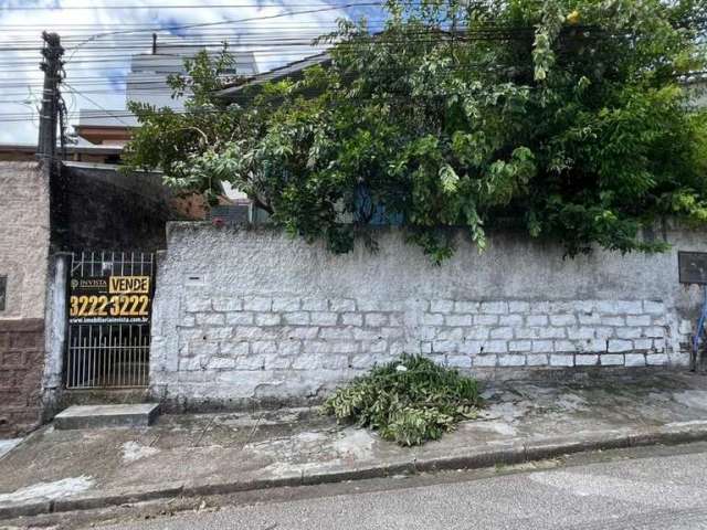 Terreno no Estreito - Á venda em Florianópolis