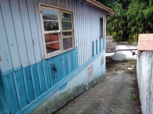 Terreno com 200m² à venda no bairro Coqueiros em Florianópolis.