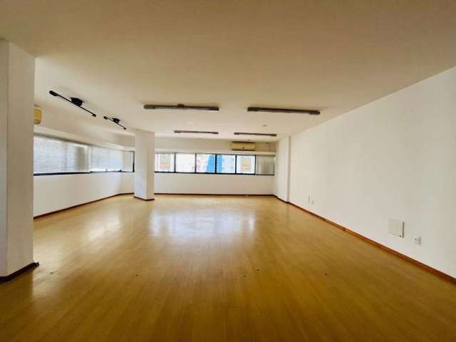 Sala comercial com 107m² e 1 vaga à venda no Centro em Florianópolis.