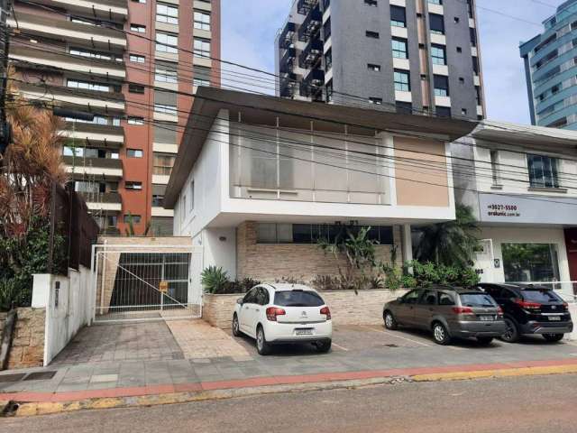 350m² mais 6 vagas , localizada na Barão de Batovi