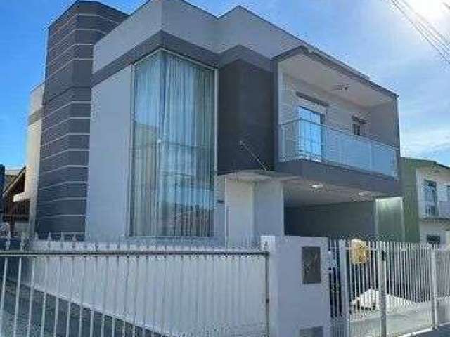 Mobiliada, 3 quartos sendo 1 suíte e 3 vagas na Praia Comprida - À venda em São José