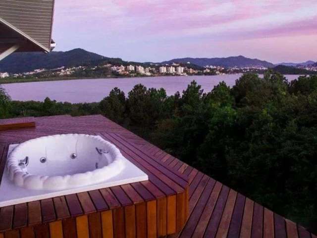 Alto padrão, hidromassagem com vista permanente para o mar, 7 quartos, piscina com deck e 4 vagas à venda em Cacupé.