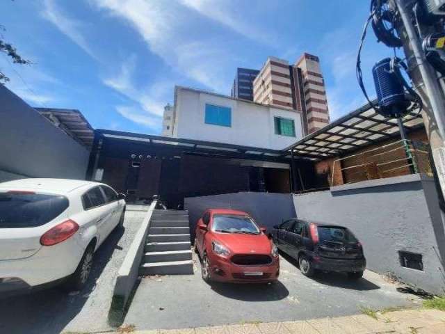 Casa comercial semi mobiliada com 3 salas, recepção e 3 vagas no Centro - Locação em Florianópolis