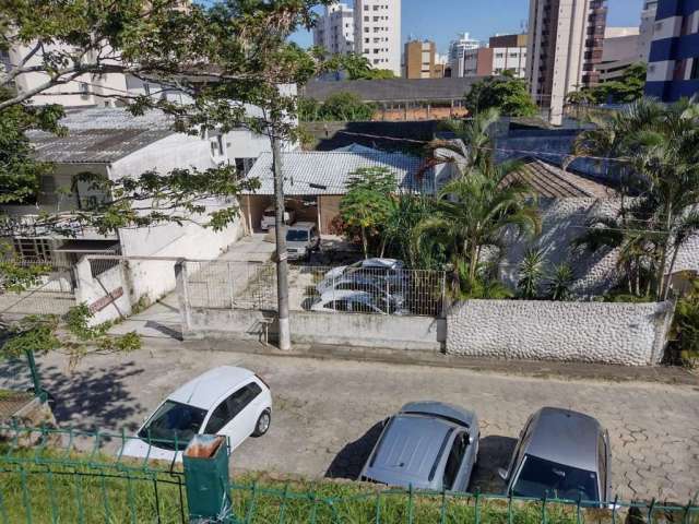 Terreno com viabilidade comercial e residencial, com 423m² à venda no Centro próximo ao Beiramar Shooping