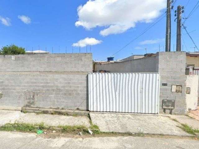 4 quartos, amplo quintal com piscina e 2 vagas no bairro Ipiranga - À venda em São José