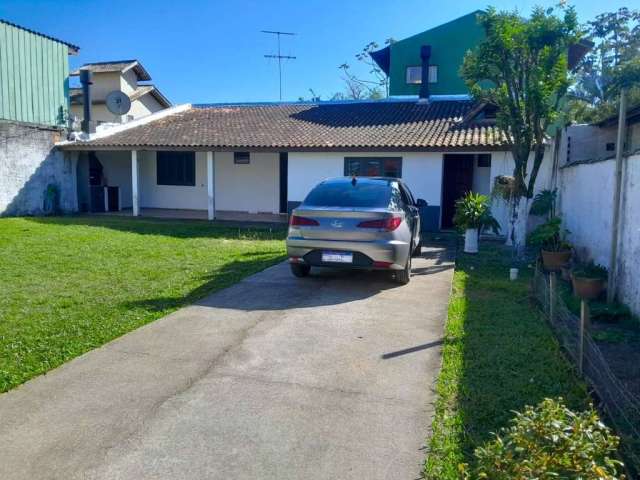 Casa com 2 quartos à venda no bairro São João do Rio Vermelho.