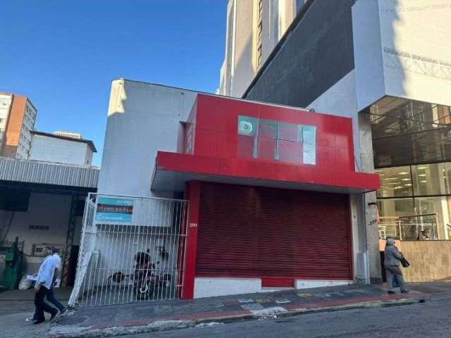 Loja comercial com 9 salas para locação no Centro de Florianópolis.