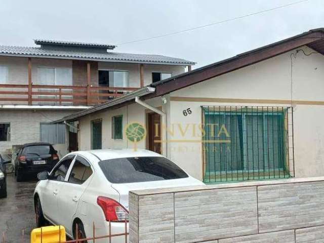 Casa à venda em Forquilhinhas.