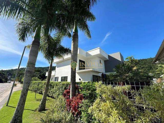 Casa em Condomínio fechado de alto padrão com 4 suítes à venda na Cachoeira do Bom Jesus - Florianópolis.