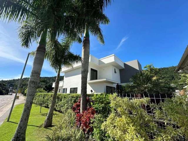 Casa em Condomínio fechado de alto padrão com 4 suítes à venda na Cachoeira do Bom Jesus - Florianópolis.