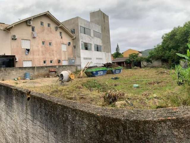 Terreno com 420m² à venda na Cachoeira do Bom Jesus.