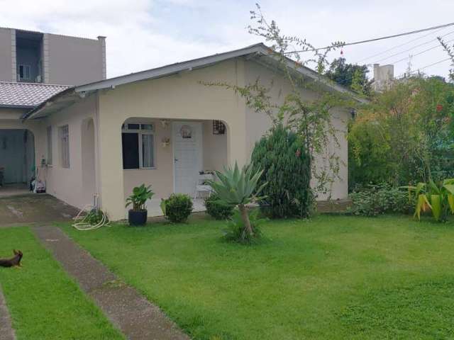 Casa com 201m², com 3 quartos e área de churrasqueira à venda na Fazendo Santo Antônio em São José.