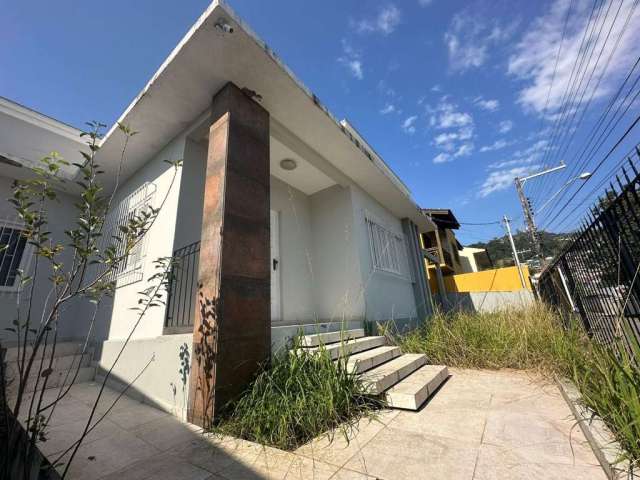 Casa comercial e residencial para locação na Agronômica.