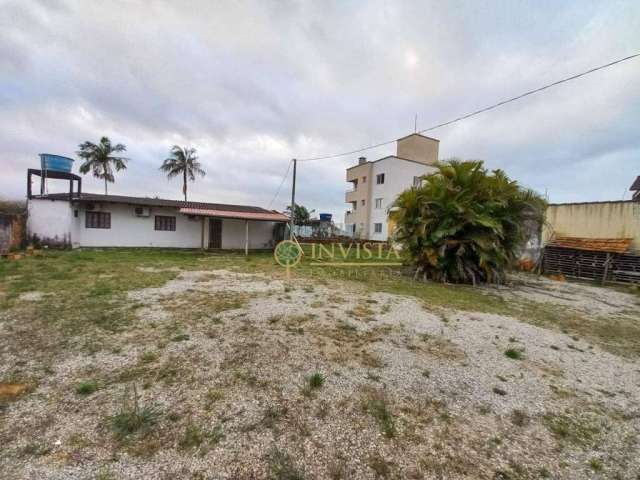 Terreno com 720m² para locação em São José.