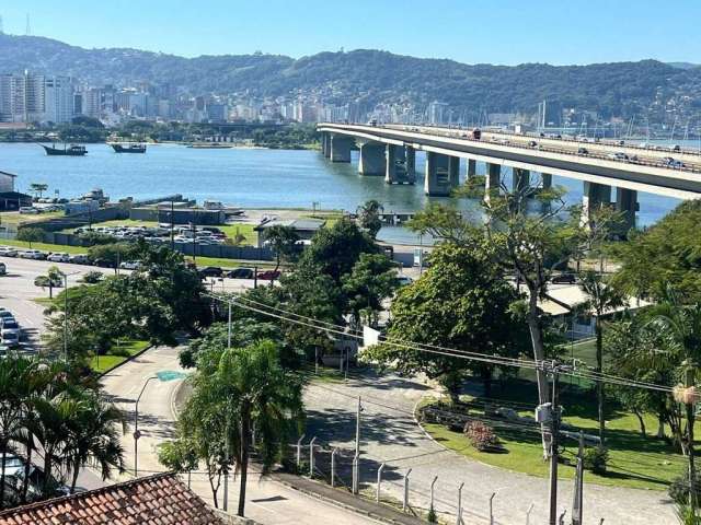 Viabilidade comercial e residencial, vista mar, 4 quartos e ótima localização à venda no Estreito em Florianópolis.