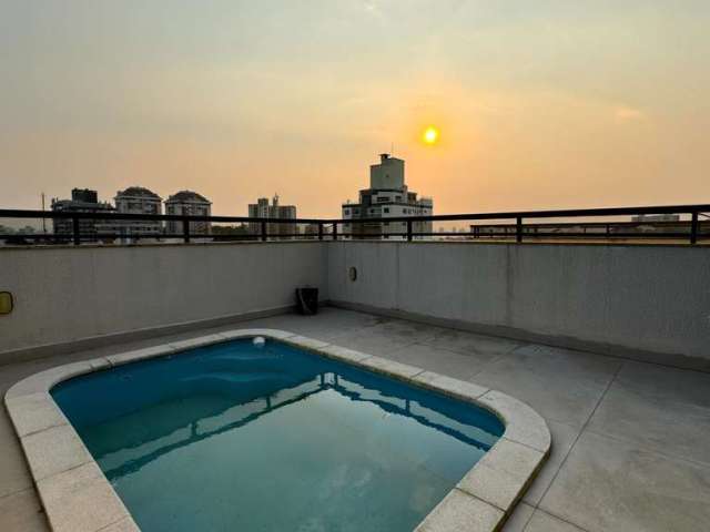 Cobertura com vista mar, terraço com piscina, 4 quartos e 2 vagas à venda no Estreito.