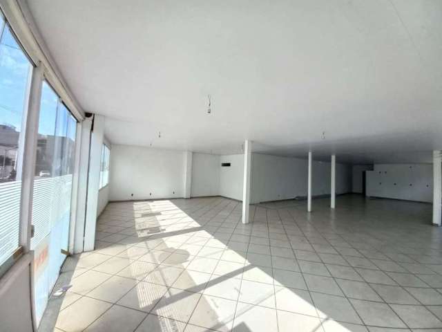 Loja Comercial para locação com 350m² na Av. Leoberto Leal em São José.