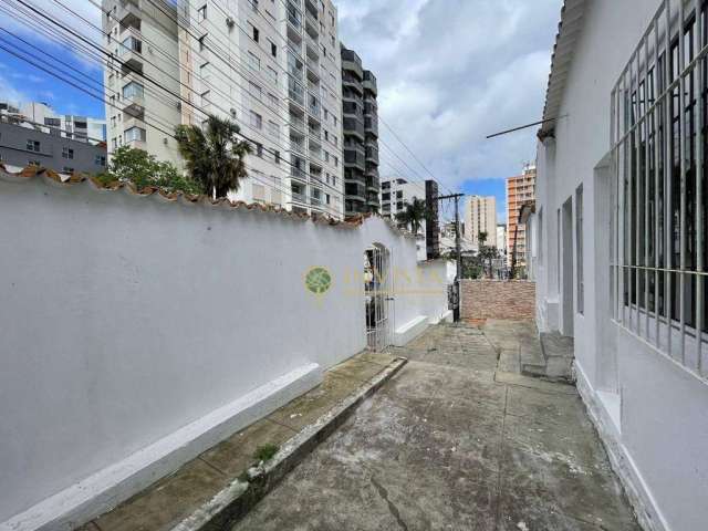 Casa com 15m de frente na Tenente Silveira