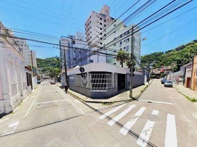 Terreno com 421m² com viabilidade à venda no Centro de Florianópolis.