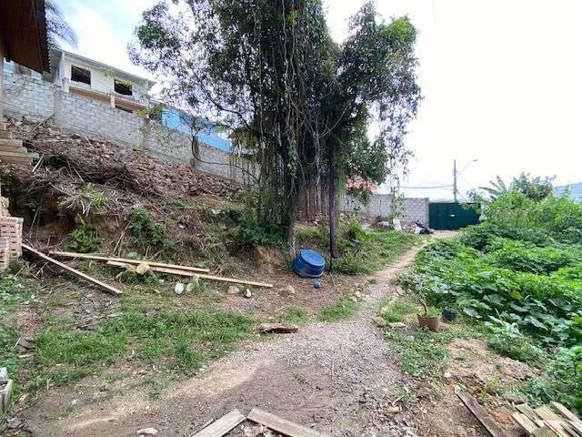 Terreno com 1.100m² à venda no Pantanal.