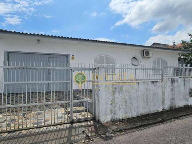 Casa com 4 quartos à venda em Capoeiras.