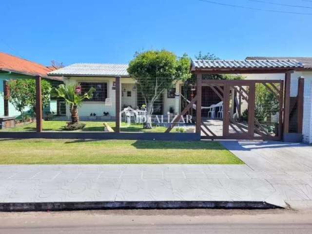 Bela casa á venda em Arroio do Sal, no bairro Areias Brancas.