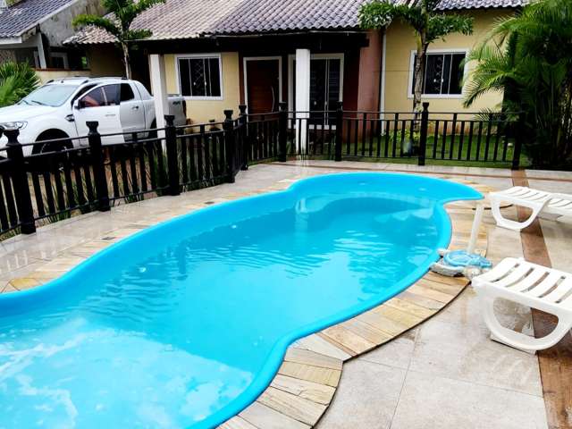 Casa com Piscina 1km praia Brava supermercado Brasão