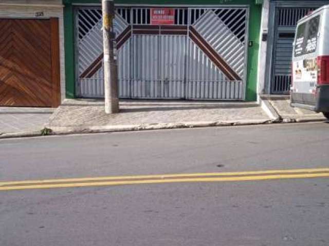 Sobrado no Jardim Silvina, rua tranquila e ótima localização.