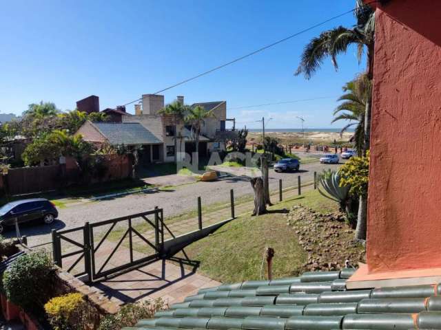 Casa com 04 quartos à venda na Praia Grande em Torres RS