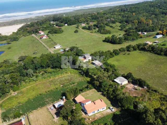 Casa com 03 suítes à venda na Praia Itapeva em Torres RS