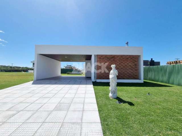 Casa com piscina no Condomínio Reserva das Aguas em Torres RS