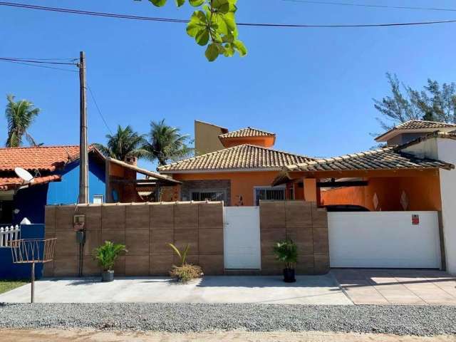 Casa à venda lado praia, 3 quartos suíte, financiamento bancário. em Unamar -Cabo Frio (Cond. Verão Vermelho)