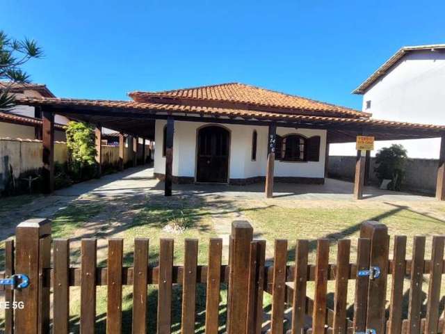 Maravilhosa casa de 3 quartos, à venda, no condomínio excelente lado praia Terramar- Unamar-Cabo-Frio