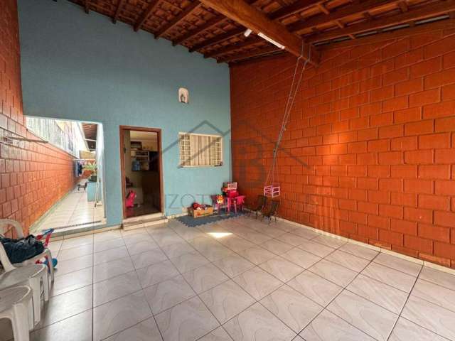 OPORTUNIDADE - Casa a venda no Jd Monte Verde - 2 dorm. 2 vaga de garagem coberta. Aceita financiamento e estuda permuta. 125m² - PROX AO PARQUE ECOL.