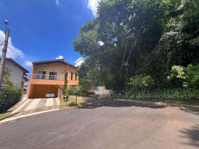 Casa em condomínio Portal de itaici em Indaiatuba SP,com 3 suítes, piscina num terreno de 392m²