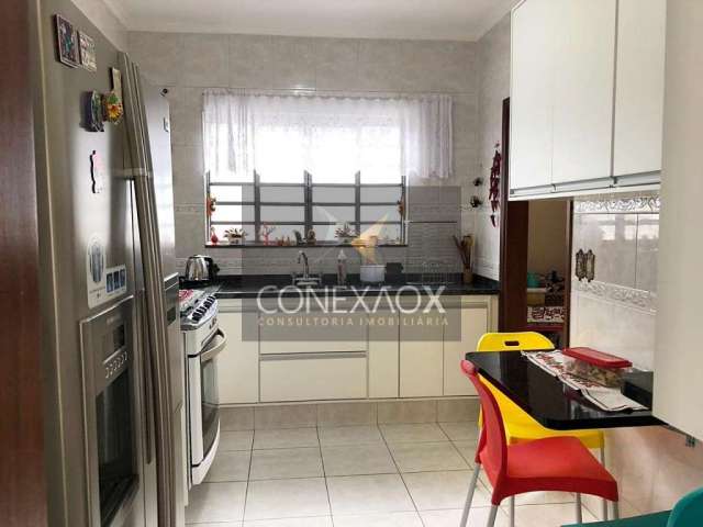 Casa com 3 quartos à venda na Rua Vereador Ary de Oliveira Campos, 71, Santa Marina, Valinhos, 183 m2 por R$ 750.000