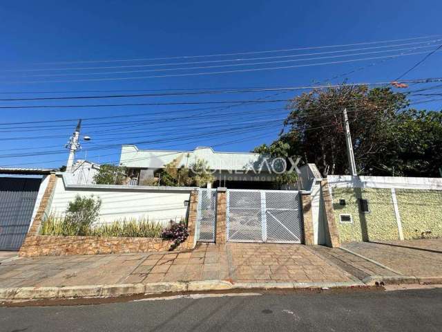 Casa com 3 quartos à venda na Rua Marquês de Pombal, 220, Vila Nogueira, Campinas, 235 m2 por R$ 990.000