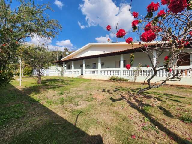 Linda casa em Aguas de Lindóia proximo ao Balneario .