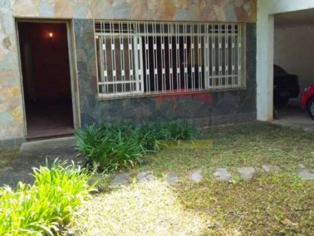 Casa térrea no Jardim Floresta, 3 dormitórios, sendo 2 suítes, 2 banheiros, 577 m2 área total