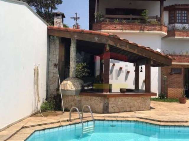 Sobrado no Jardim São Bento, 4 suítes, piscina, 6 vagas