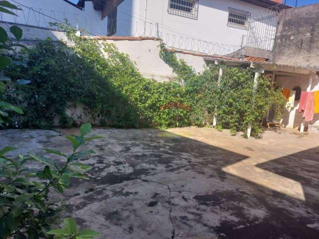 Terreno com 3 casas em Santana