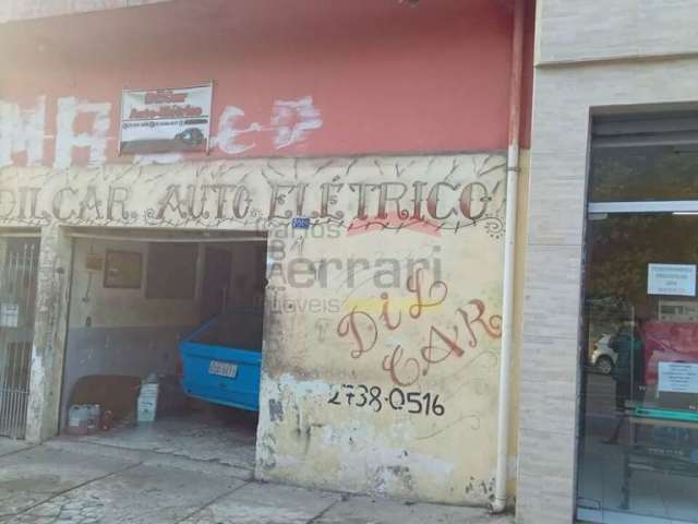 Casa comercial com salão para locação na Avenida Direitos Humanos!