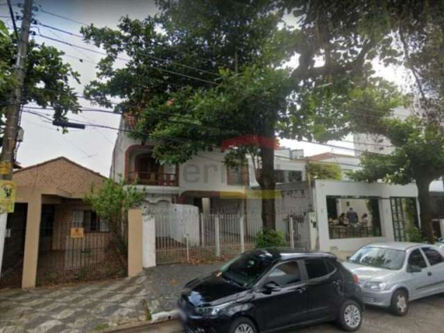 Casa com destino comercial, proximo Braz Leme