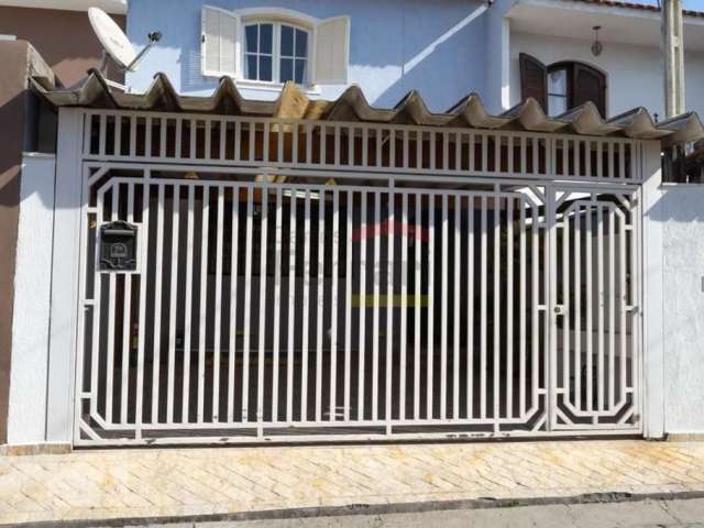 Sobrado com 3 suítes, 2 vagas de garagem - rua particular com portão automático