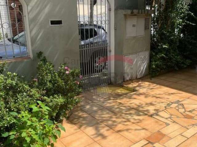 Imóvel comercial ou residencial com 2 casas, total de 5 dormitórios, 1 suíte, 2 vagas de garagem