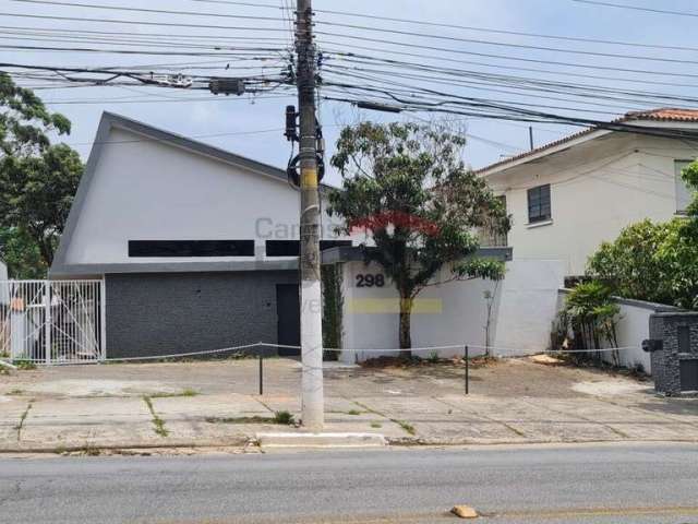 Casa Comercial de 226m² em Localização Nobre - Próximo ao Metrô, com Estacionamento e 8 Salas!