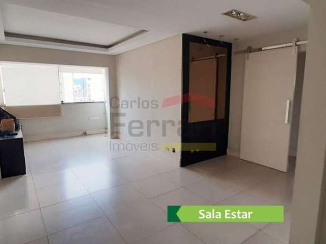 Apartamento com 4 dormitórios, sendo 1 suíte, possui varanda e lazer + 2 vagas de garagem