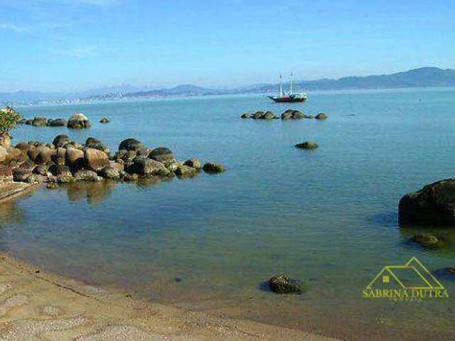 Casa frente mar pé na areia em sambaqui florianópolis